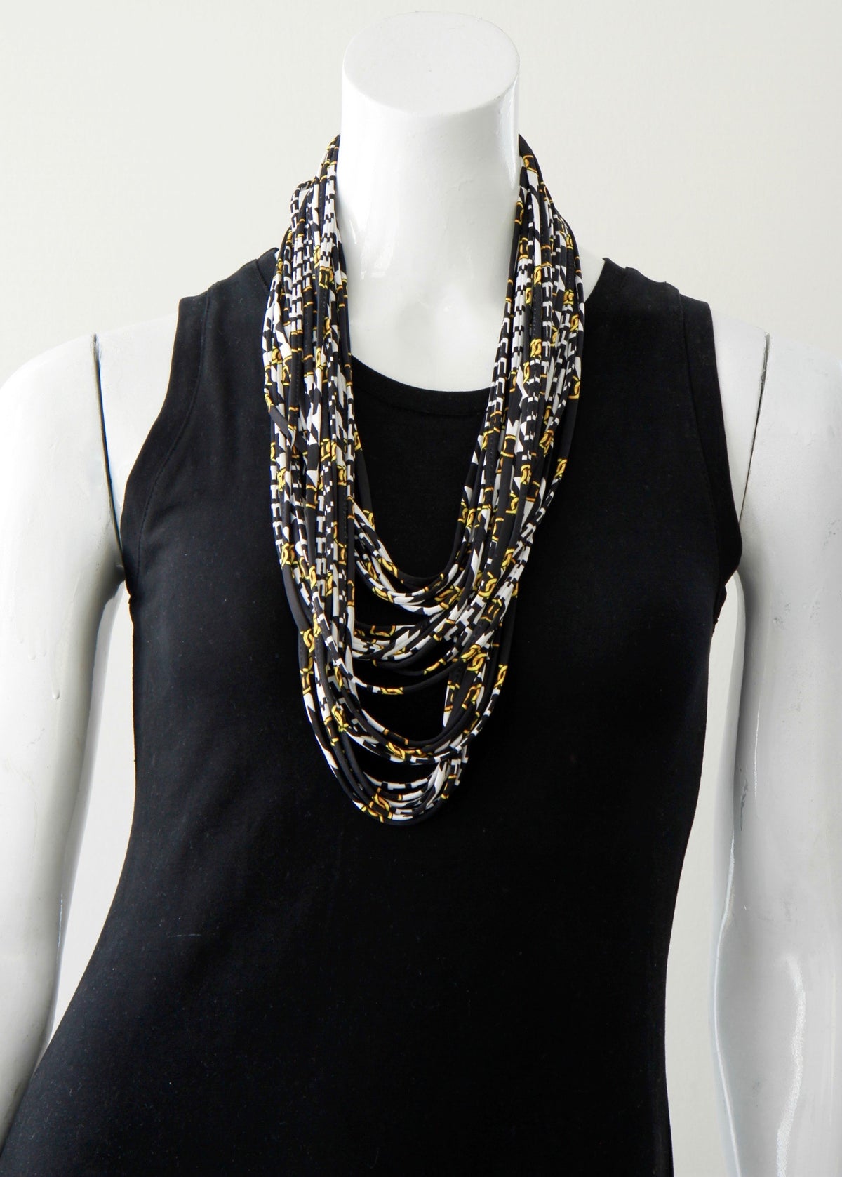 Black and White Infinity Scarf Necklace &#39;Houndstooth&#39;