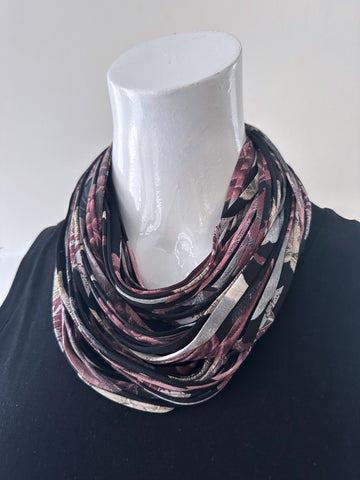 Burgundy Infinity Scarf Necklace 'Terra'