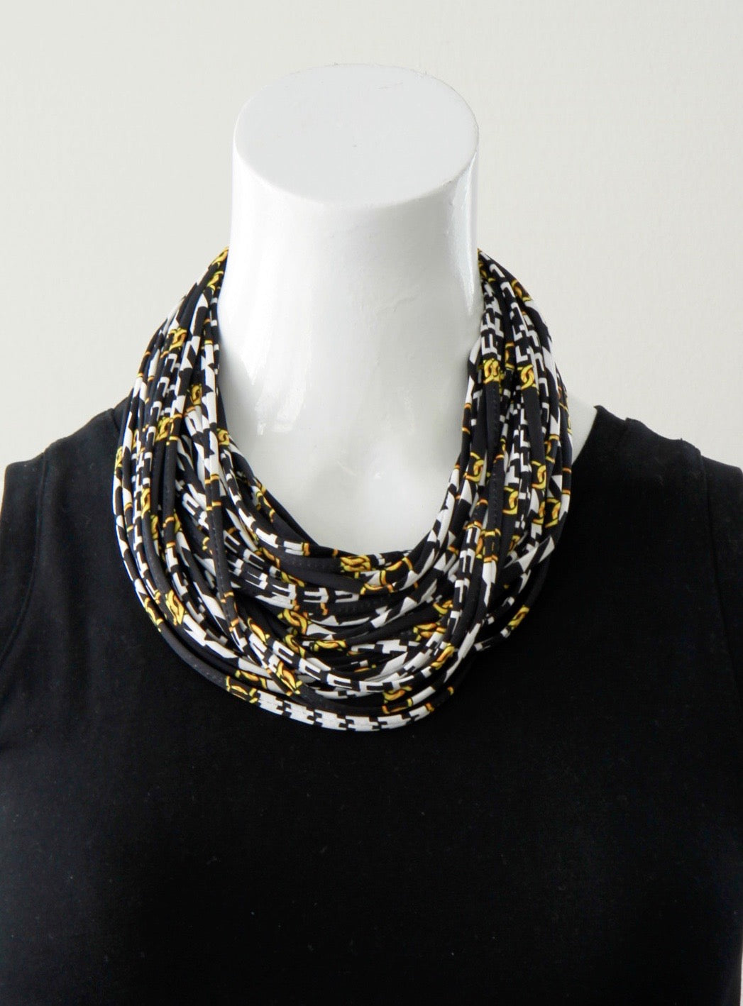 Black and White Infinity Scarf Necklace &#39;Houndstooth&#39;